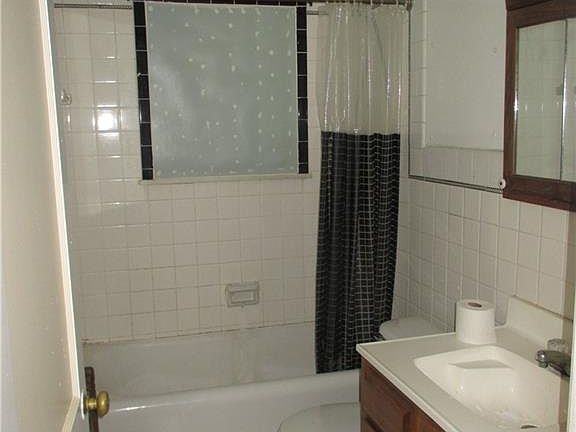 4th image of 4339 Chester Dr