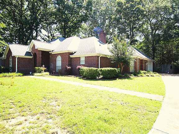 3rd image of 1903 Skylark Cir
