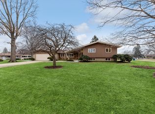 1525 Columbine Dr, Schaumburg, IL