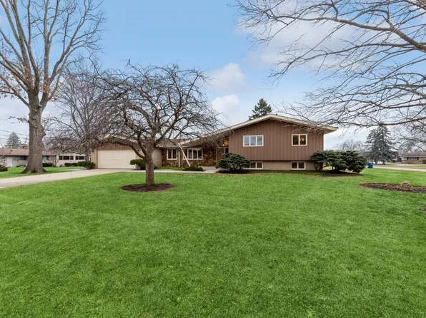 1525 Columbine Dr, Schaumburg, IL 60173