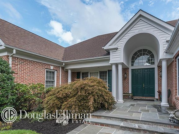 2nd image of 21 Stone Hill Dr N