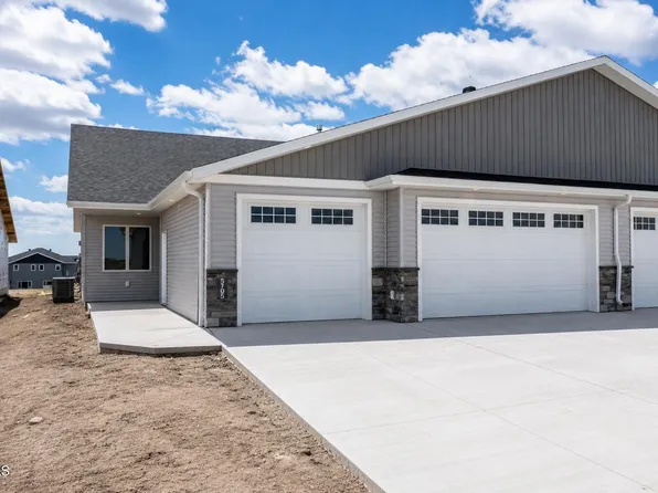 5705 Davies Dr, Bismarck, ND 58503