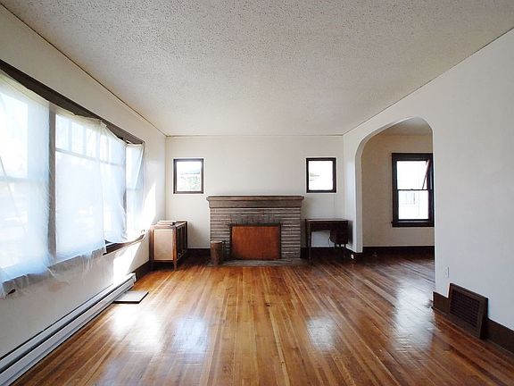 2nd image of 808 S Cushman Ave