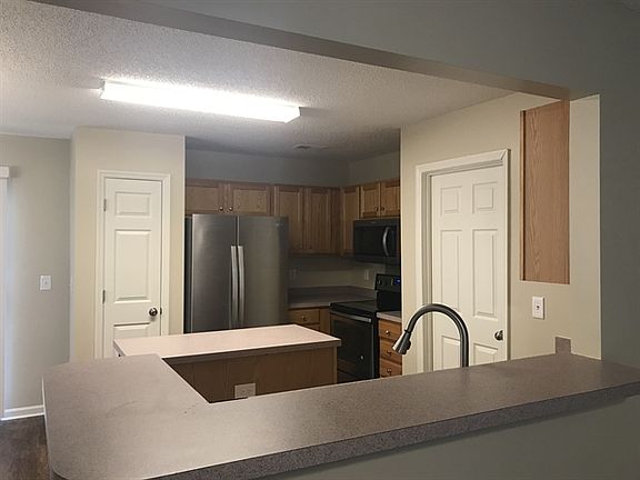 5th image of 109 Hunters Wood Dr
