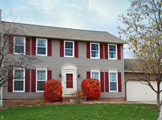 2216 Canterbury Cir, Akron, OH