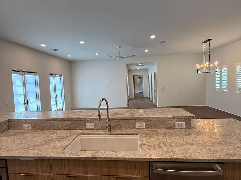 301 W Comstock Ave #2 — Photo 8