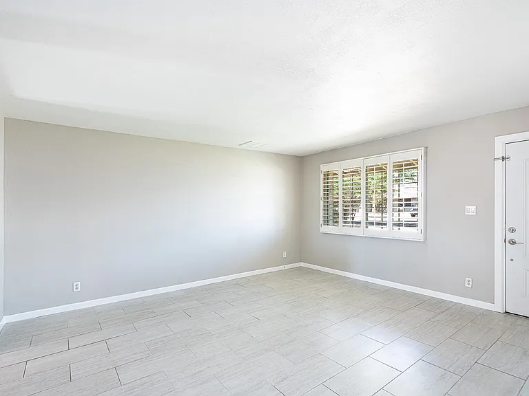 1512 S Beck Ave — Photo 3