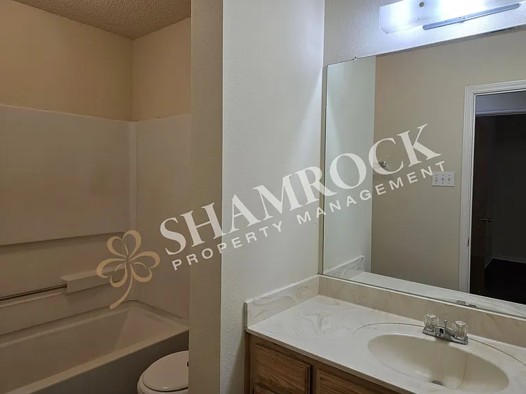 1713 Breezy Dr — Photo 8