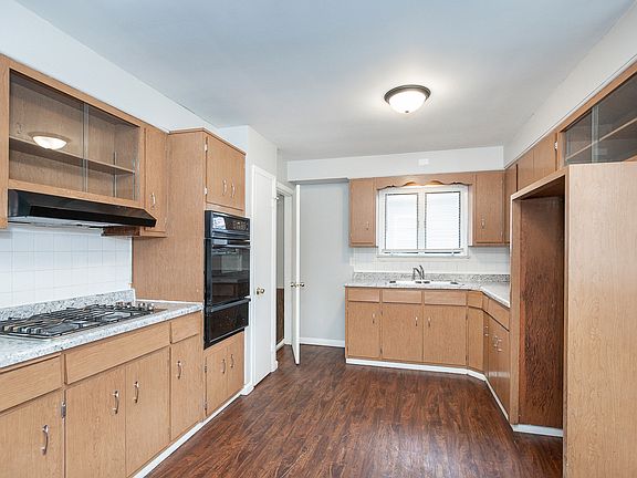 4th image of 21920 Miller Ave