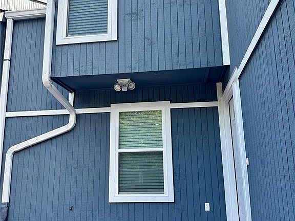 3rd image of 1051 Mariners Ct