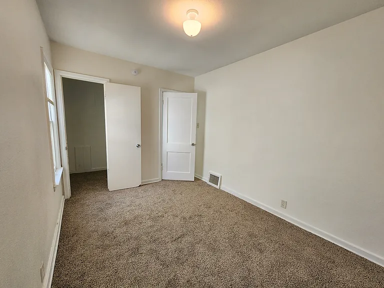 615 Kirkwood Ave — Photo 5