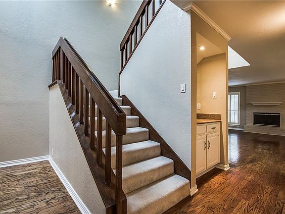 2nd image of 2105 Country Villa Dr