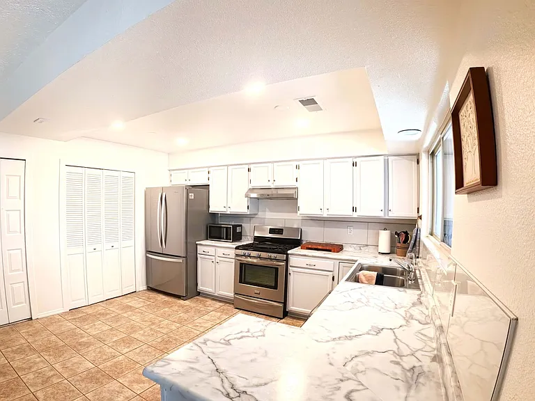 2550 Rosswood Dr SE — Photo 3