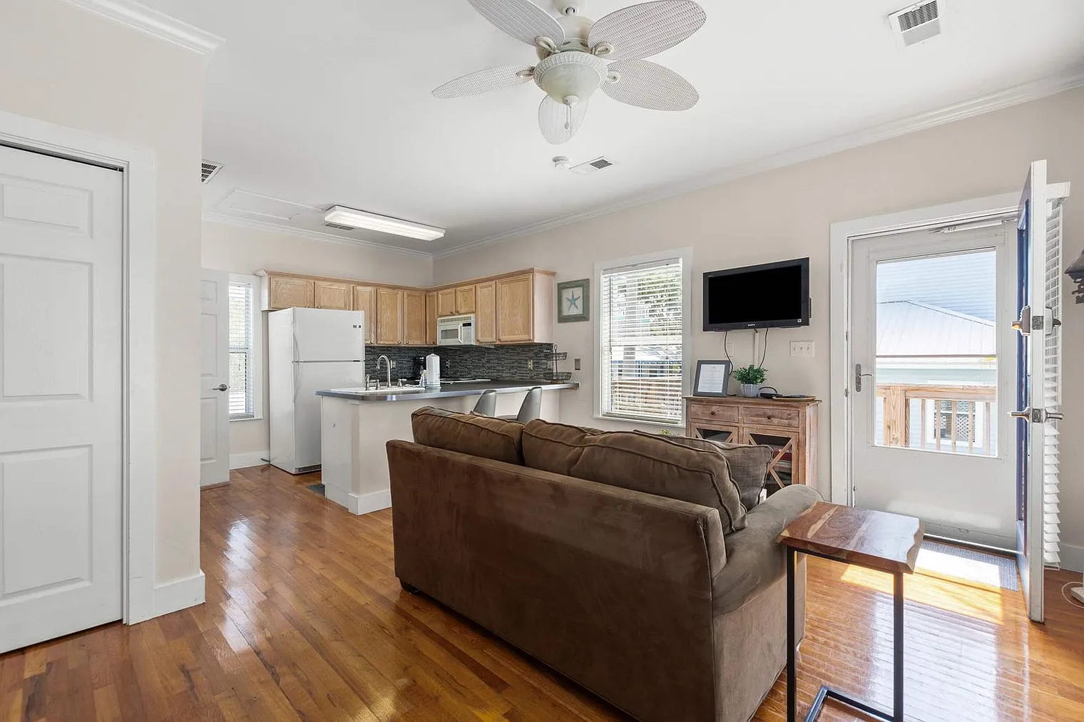 4 bed, 3.0 bath, 2873 sqft, $10,263 — Photo 1