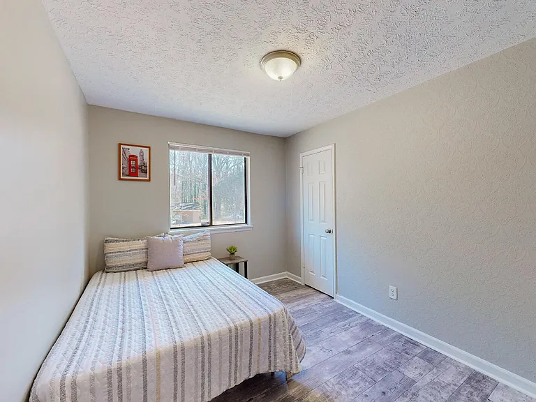 4335 Lincolndale Dr — Photo 3