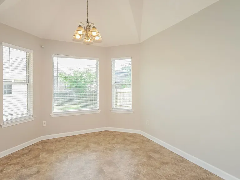 305 Dogwood Spring Dr — Photo 7