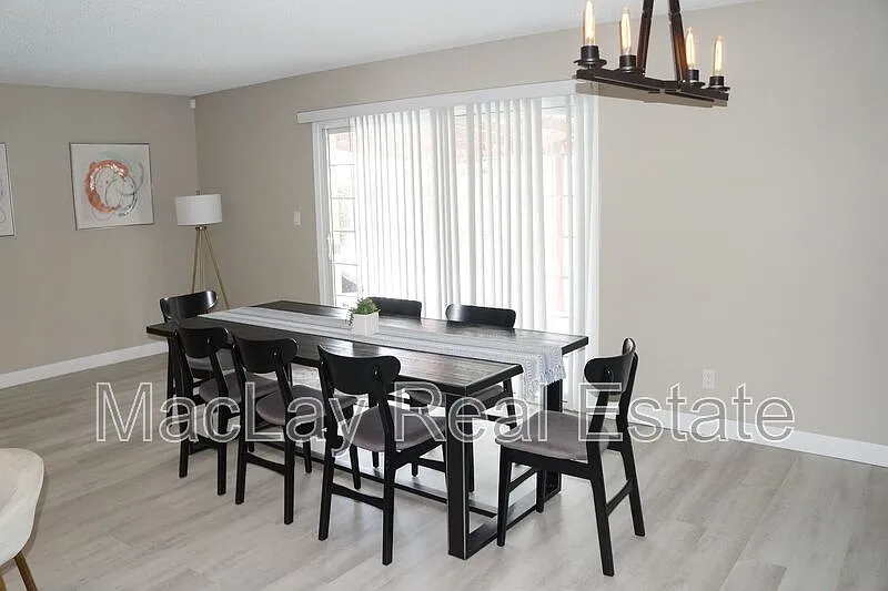 3 bed, 2.0 bath, 1832 sqft, $2,850 — Photo 4