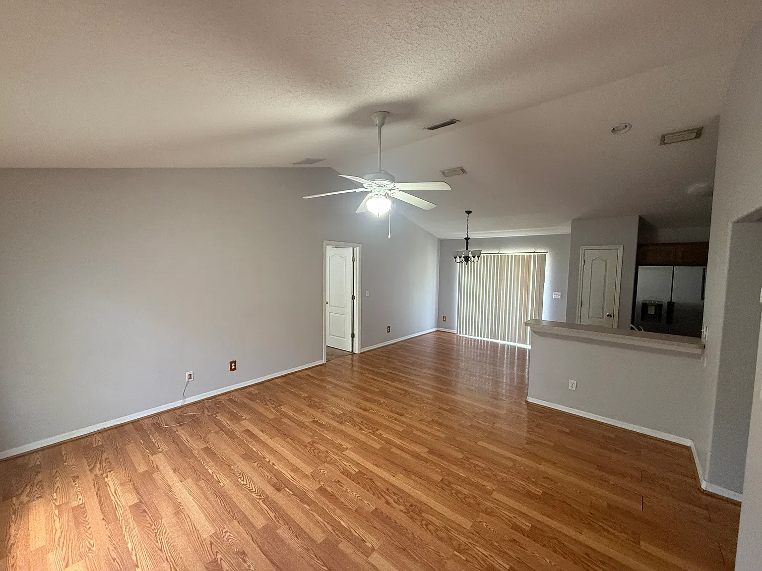 3 bed, 1300 sqft, $1,900 — Photo 4