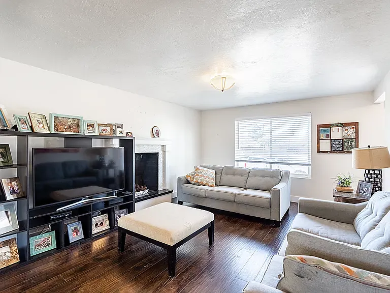 2063 E Kane Cir — Photo 8