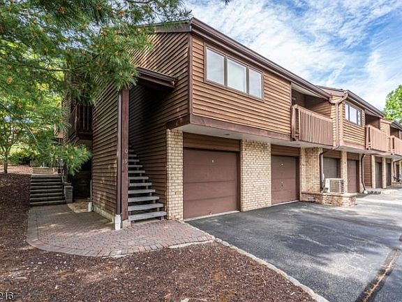 3rd image of 49 Meadowview Dr