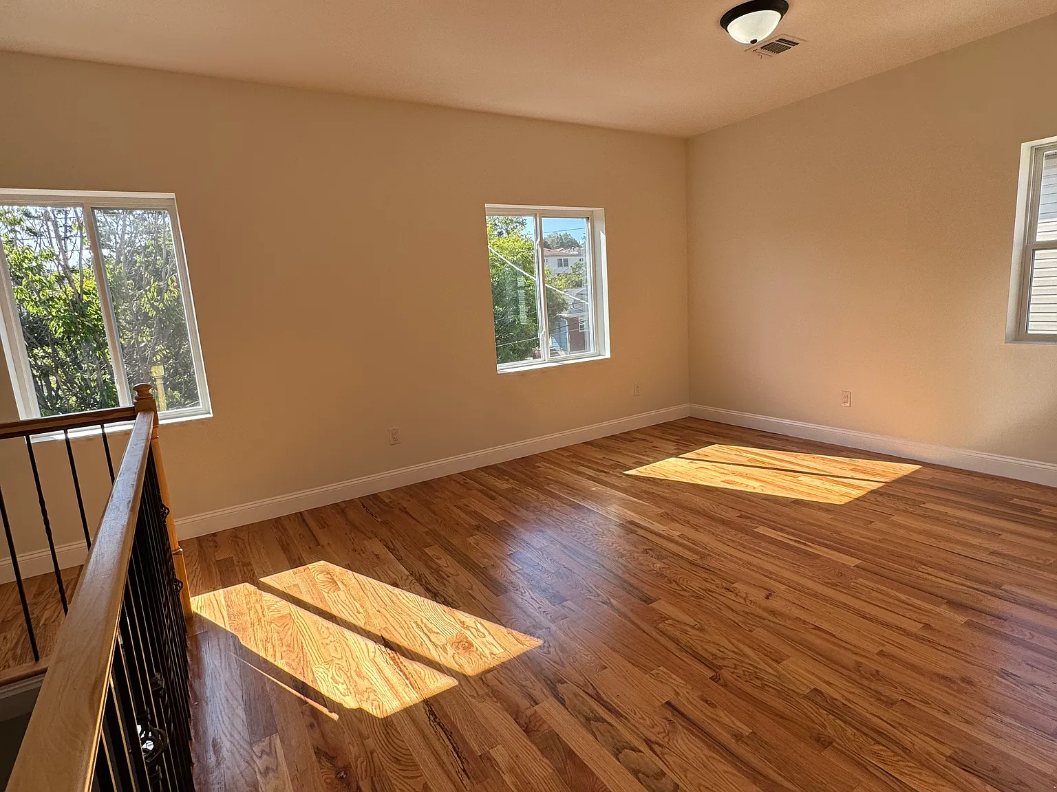 3 bed, 900 sqft, $3,500 — Photo 4