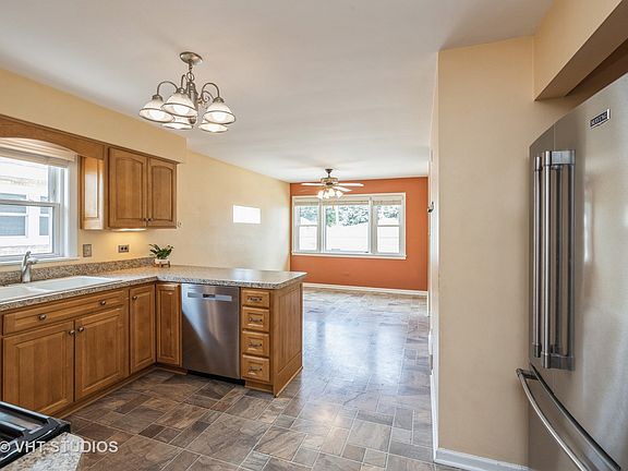 5th image of 9212 S Avers Ave