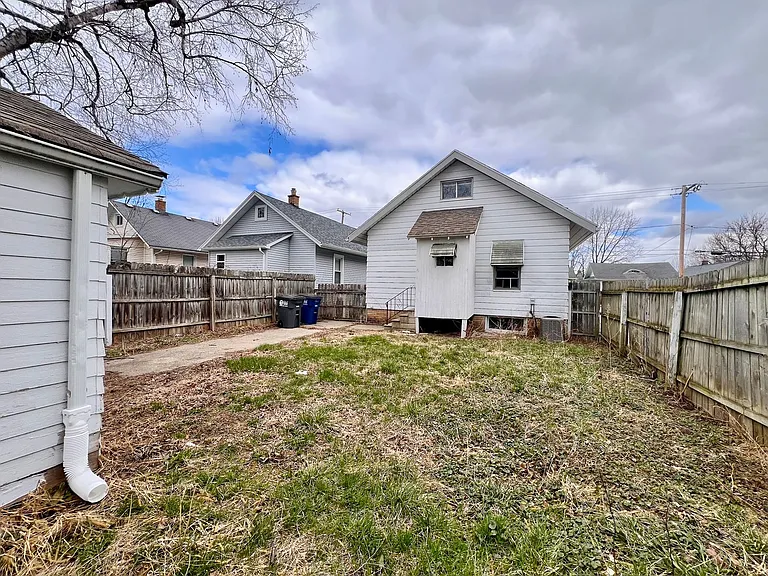3817 Burton Ave — Photo 16