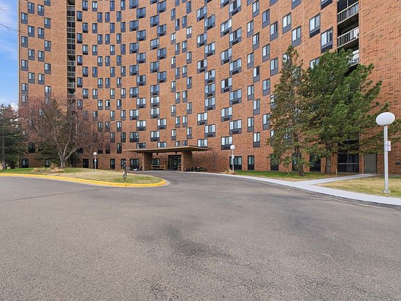 2nd image of 1181 Edgcumbe Rd APT 411