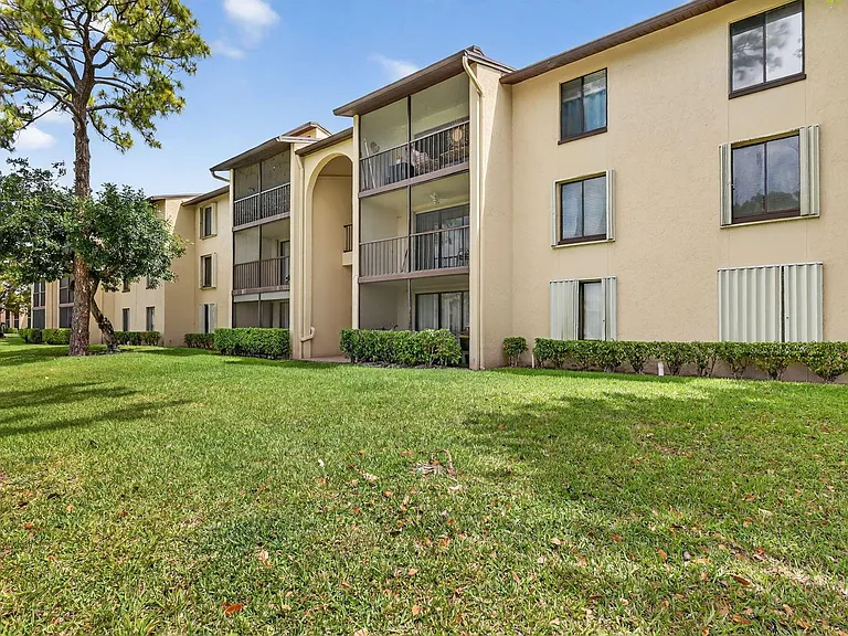 624 Sea Pine Way #B3 — Photo 35