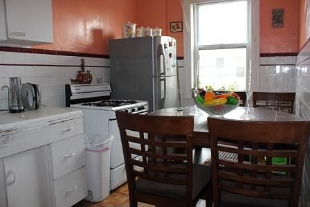 4th image of 376 Cornelia St