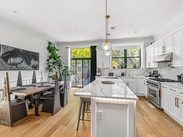 586 Quincy St #1B — Photo 4