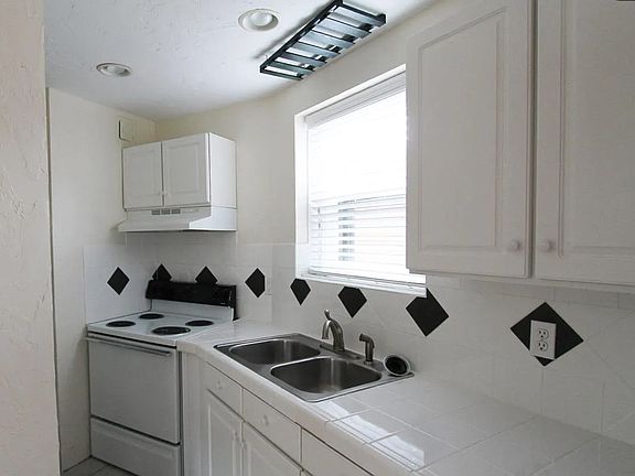 3rd image of 1137 N Sherman St APT 5