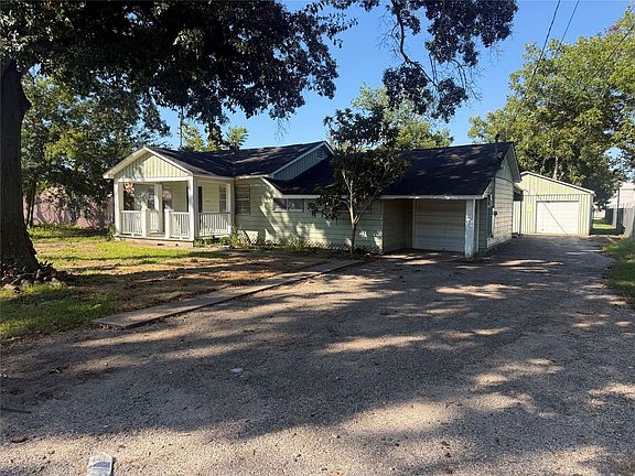 2nd image of 2434 Oleander Dr