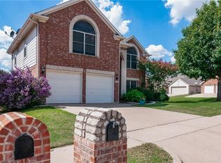 7645 Parkwood Plaza Dr, Fort Worth, TX 76137