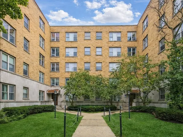 2600 W Balmoral Ave #402, Chicago, IL 60625