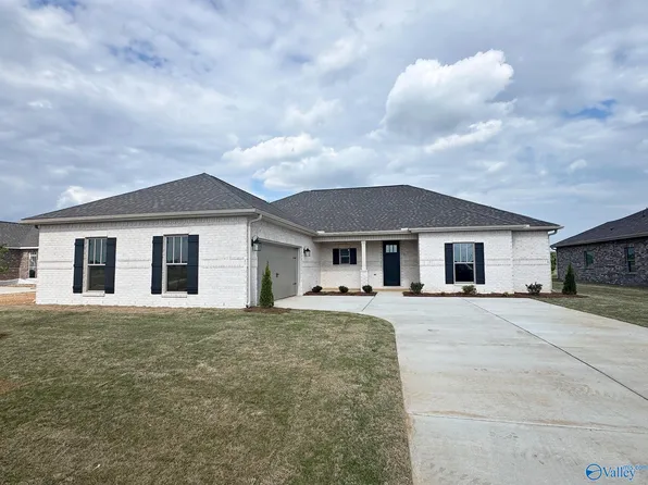 1065 Maplehurst St, Decatur, AL 35603