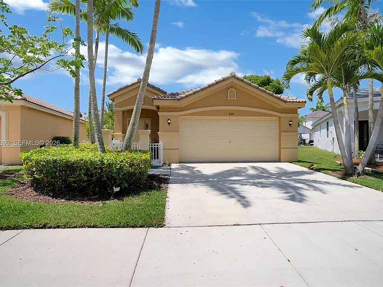 899 Phoenix Way — Photo 1
