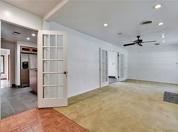 5th image of 603 E Oak Dr