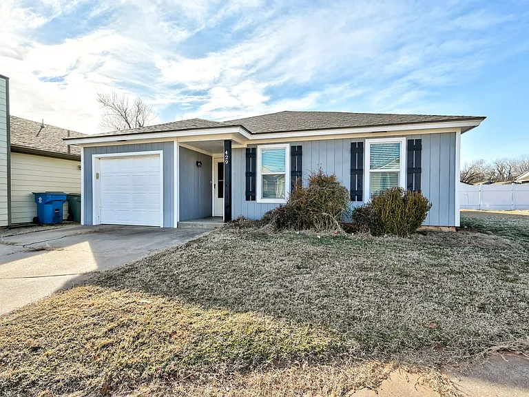 429 Belmont Dr — Photo 3