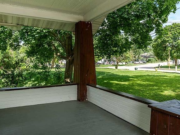 3rd image of 237 E Madison Ave