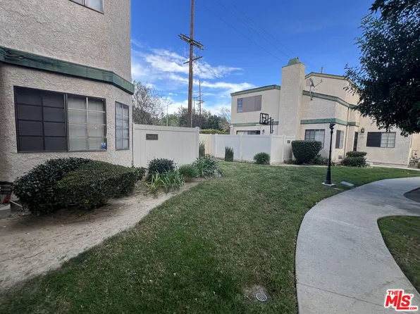 19620 Roscoe Blvd Unit D, Northridge, CA 91324