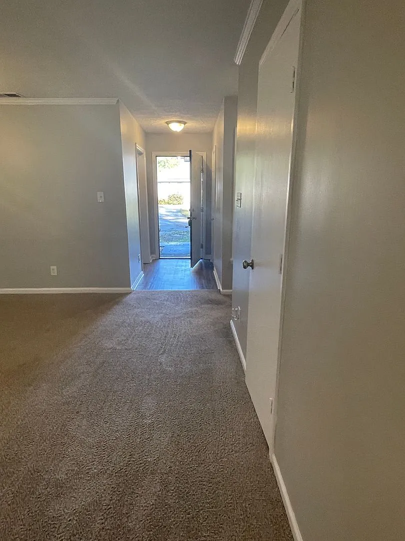 Beautiful Duplex Close to Mid-Town Savannah — Photo 2