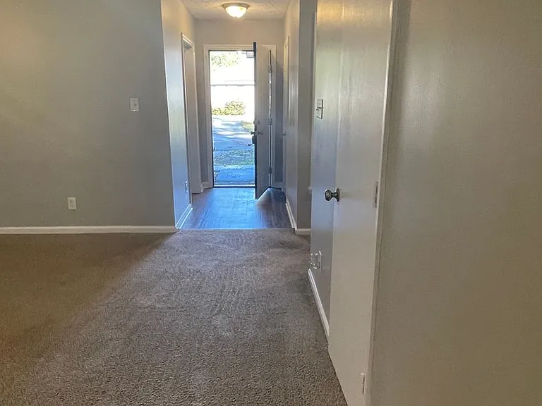 2 Peach Ct — Photo 2