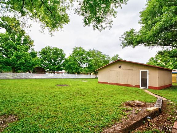 2nd image of 136 Fawn Valley Ln