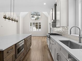 17 Courtyard Pl #17, Reading, MA 01867