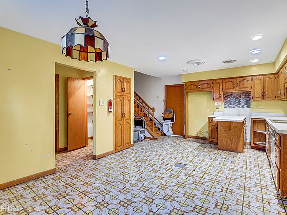 3rd image of 9124 S Tripp Ave