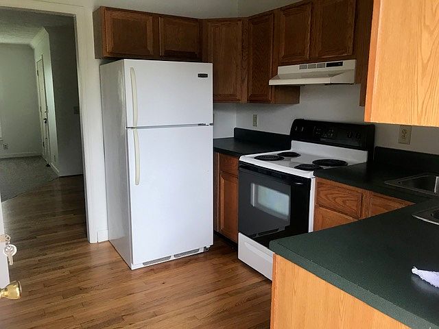 2nd image of 417B Oakdale Dr