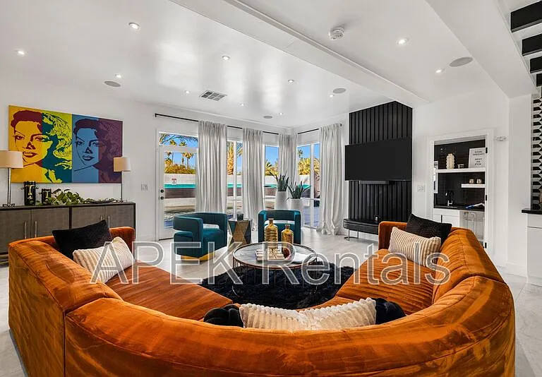 2325 N Girasol Ave — Photo 2