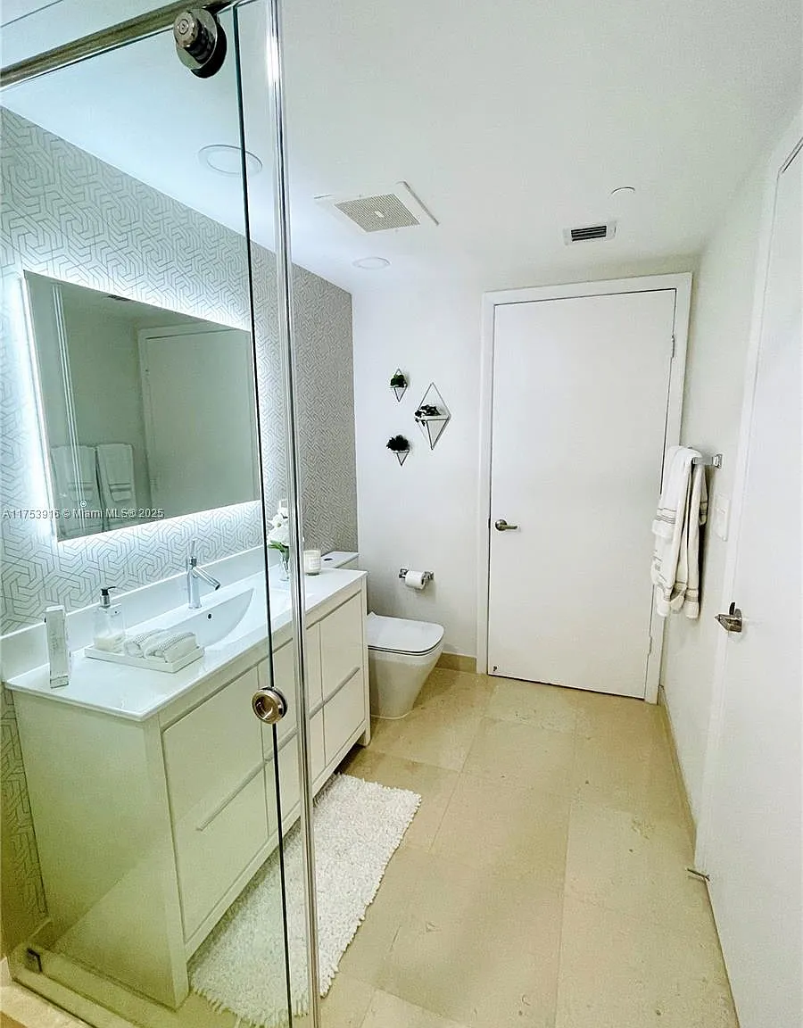 3 bed, 1870 sqft, $8,600 — Photo 4