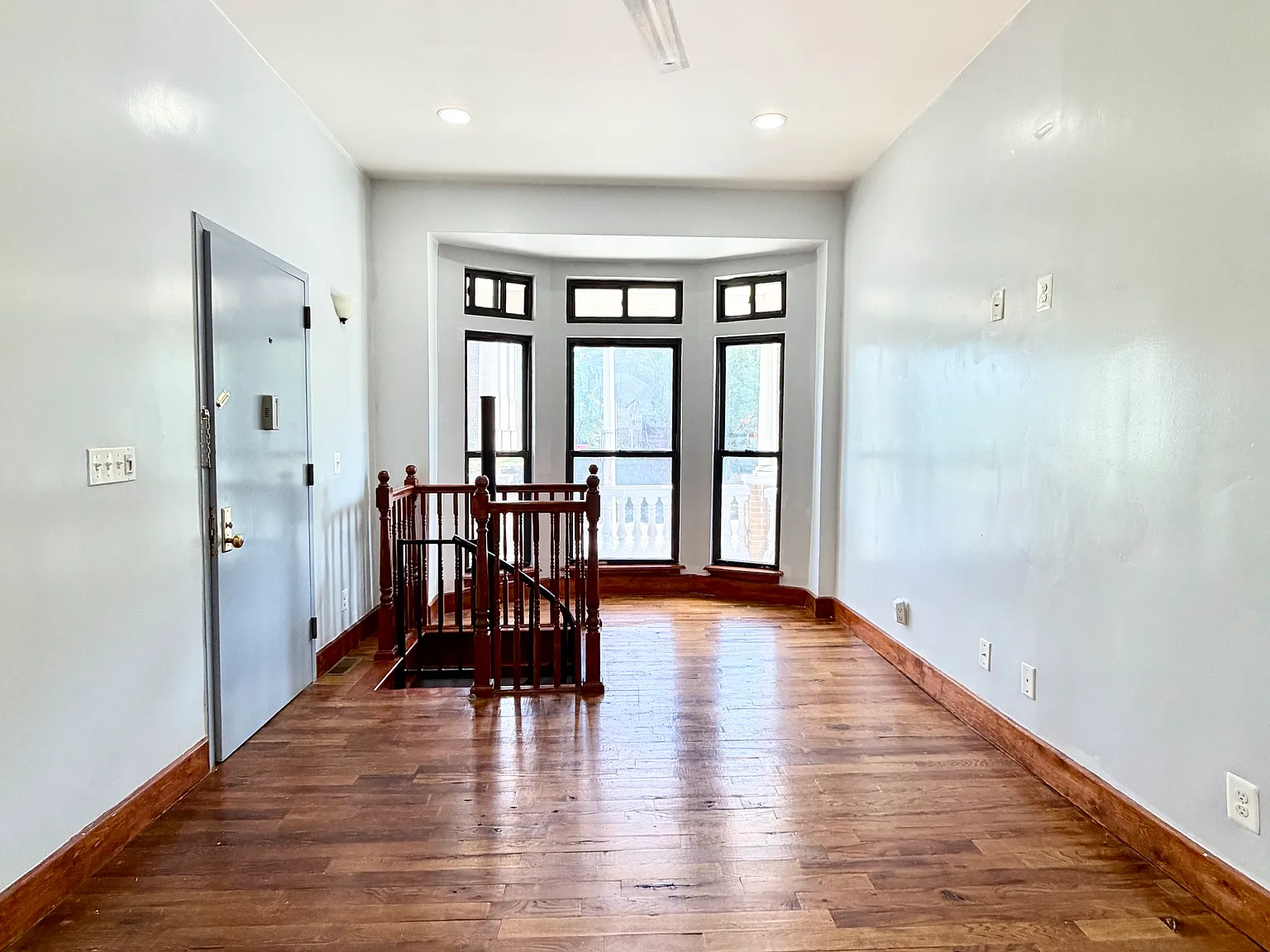 3 bed, 2300 sqft, $2,150 — Photo 1